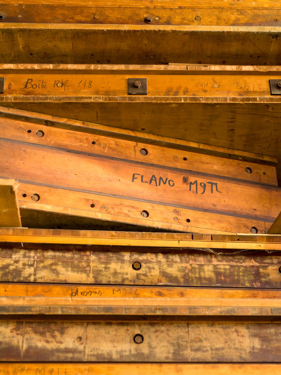 Bâtiments aux trois sheds. Moules de fabrication.