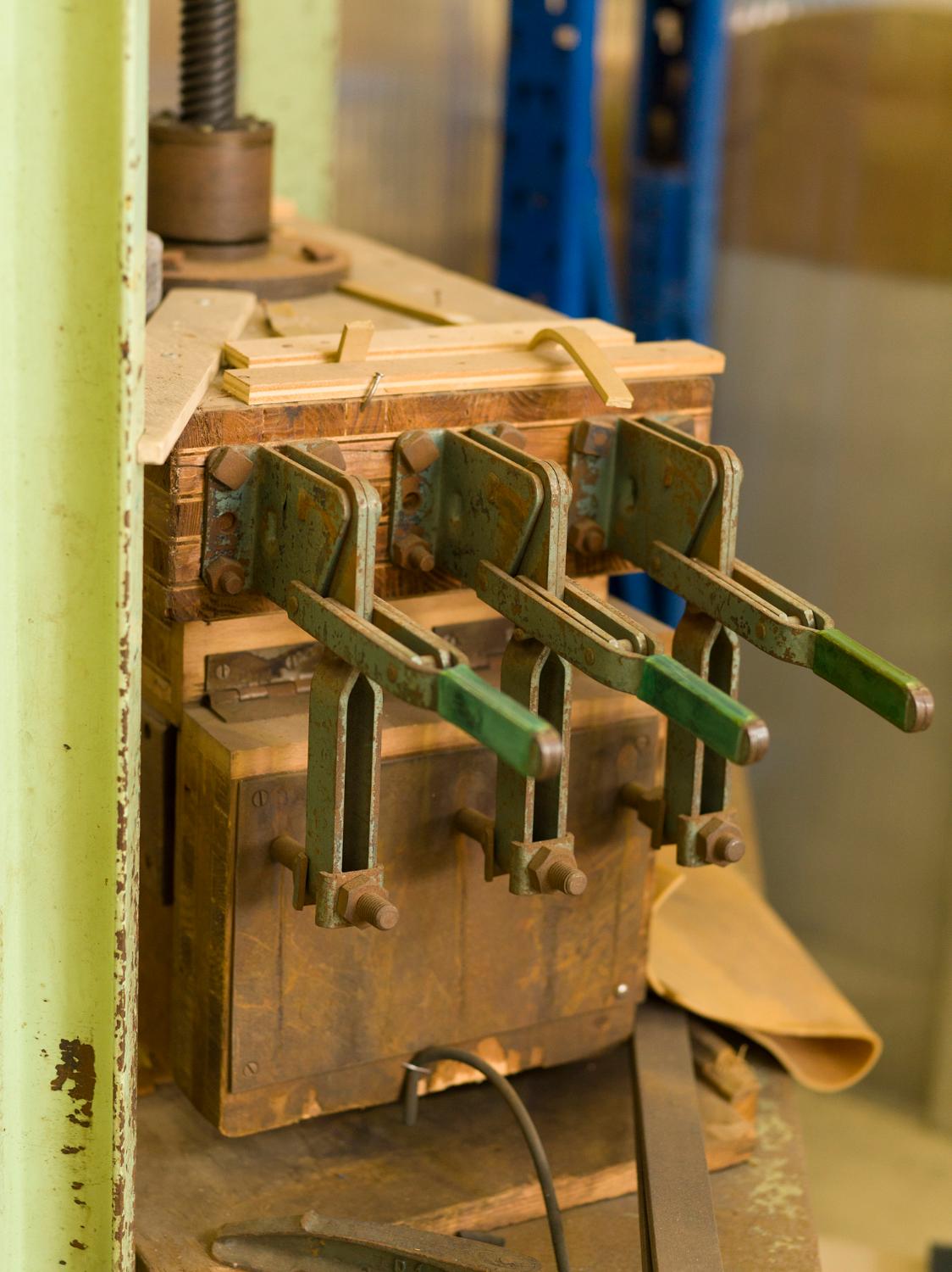 Atelier de thermoformage. Moule de fabrication.