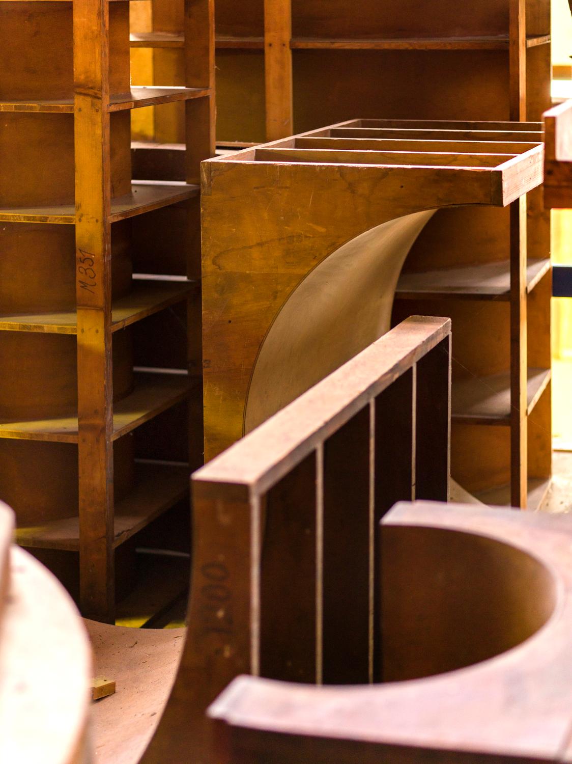Atelier de thermoformage. Berceaux destinés à la fabrication de pièces cylindriques de grand diamètre.