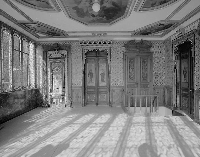Intérieur, mur côté aile.
