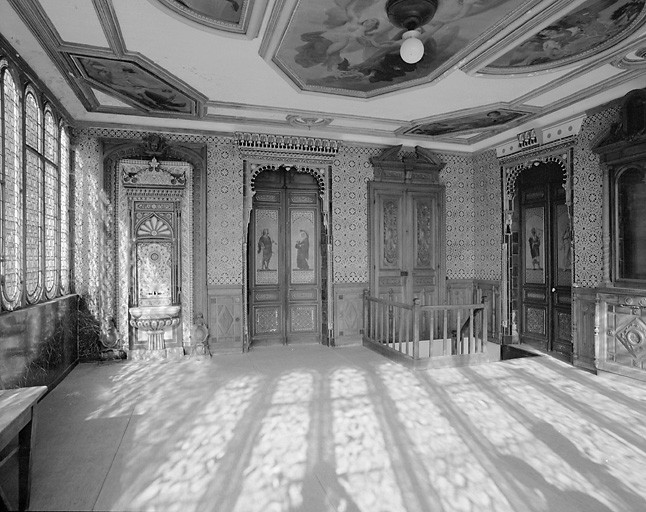 Intérieur, mur côté ailé : ensemble.