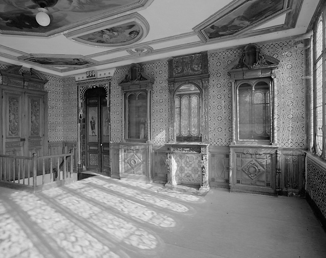 Intérieur, mur côté logis : ensemble.
