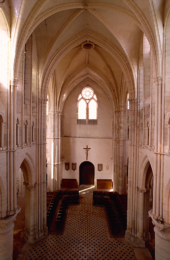 Vue du choeur et de la nef.