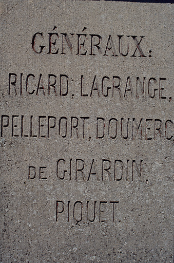 Détail de l'inscription du socle.