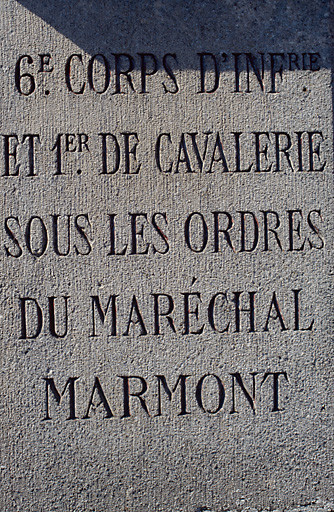 Détail de l'inscription du socle.