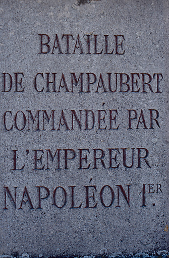 Détail de l'inscription du socle.