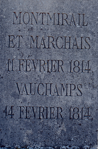 Détail de l'inscription du socle.