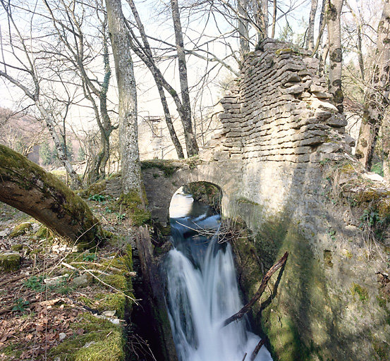 Halle du haut fourneau et emplacement de la roue hydraulique.