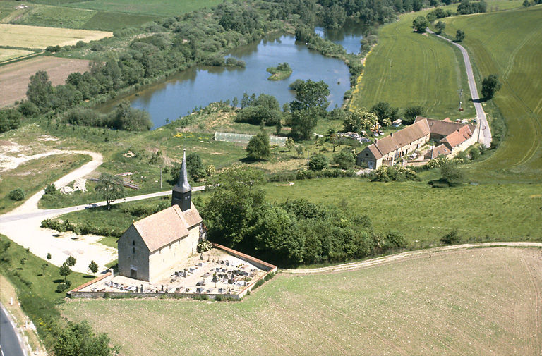 Vue aérienne de l'ensemble.