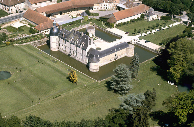 Vue aérienne du château.