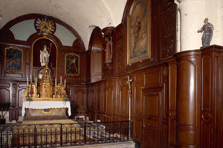 Intérieur, vue du choeur.