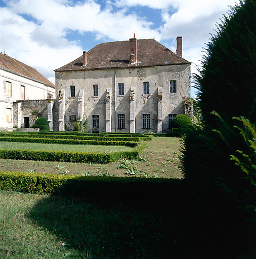 Bâtiments abbatiaux.