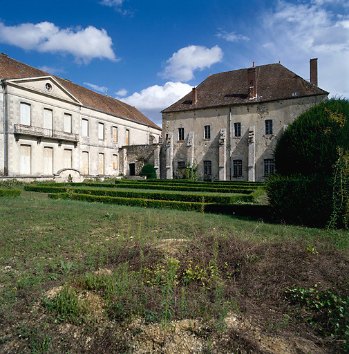 Bâtiments abbatiaux.