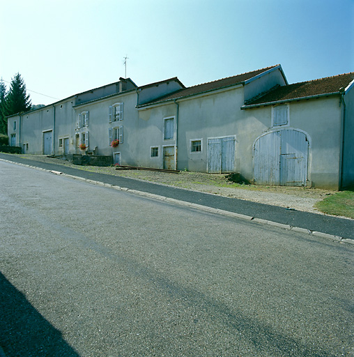 Vue d'ensemble depuis la rue.