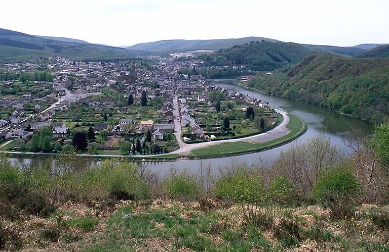 Vue sur la boucle de Fumay depuis le point de vue de la platale.