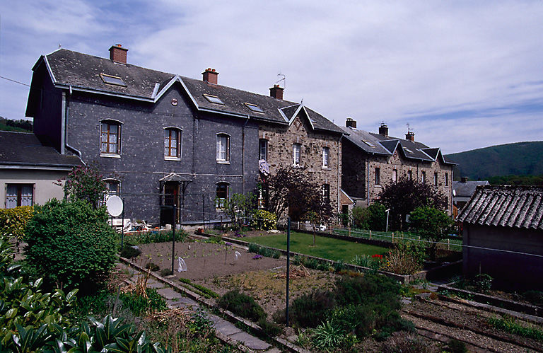 Maisons de la cité, vue de trois-quart gauche.