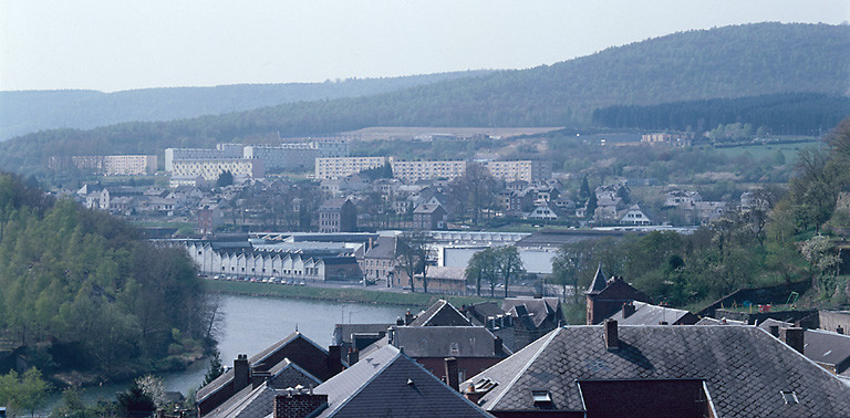 Vue générale sur la câblerie Nexans et les cités ouvrières du Charnois.