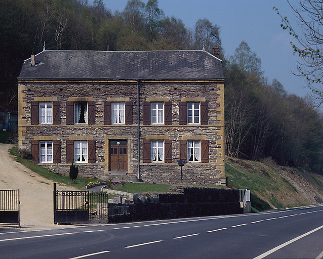 Vue d'ensemble sur l'ancien moulin.