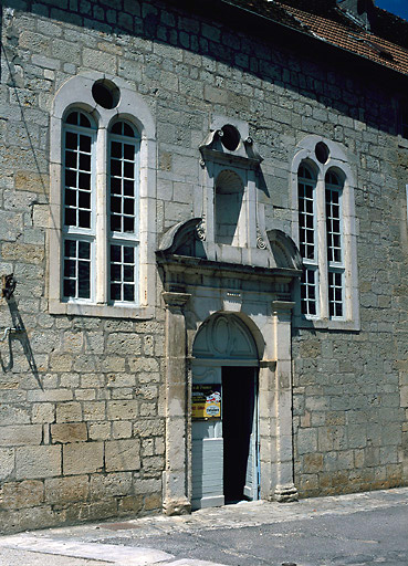 Façade de la chapelle sur la rue du Général-Leclerc.