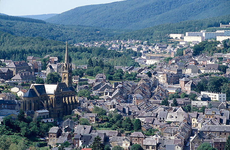 Le centre ancien et les quartiers modernes vus depuis le point de vue de 'la Platale'.