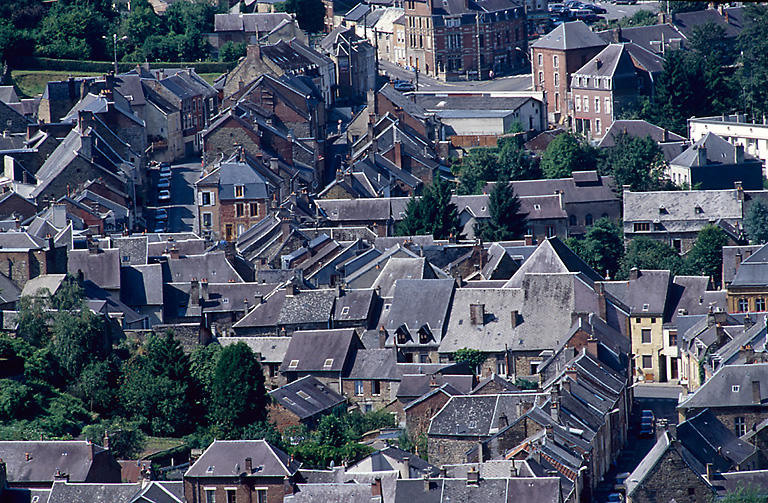 Vue d'ensemble sur les rues du Général de Gaulle et Lambert Hamaide.