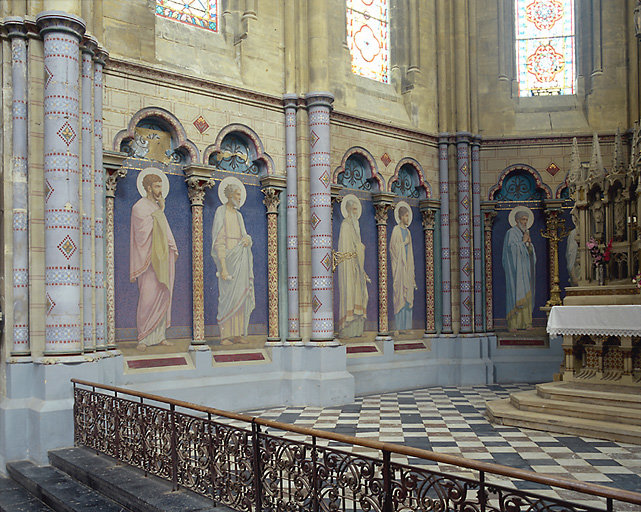 Vue sur la partie gauche de la fresque ornant le choeur.