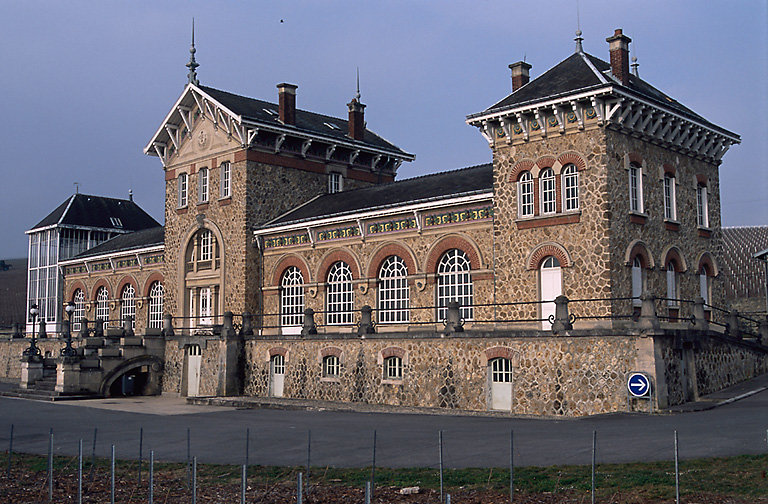 Vue d'ensemble, façade principale.