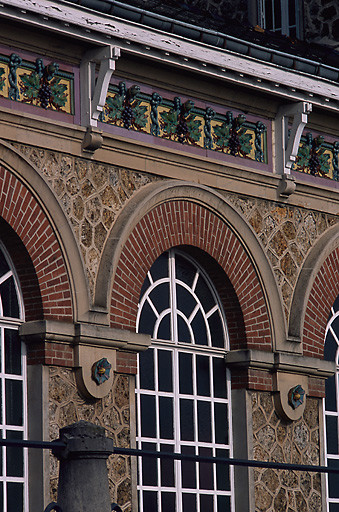 Détail, sur la façade.
