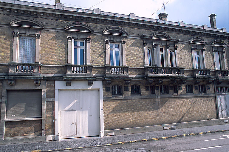 Vue de la façade principale.