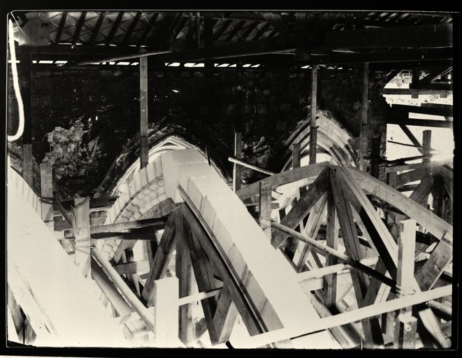 Les voûtes, en cours de reconstruction (photographie de l'entre-deux-guerres).