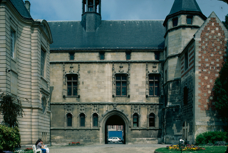 Vue d'ensemble, élévation postérieure.