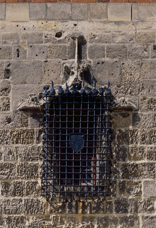 Vue d'ensemble de la baie avec la grille.