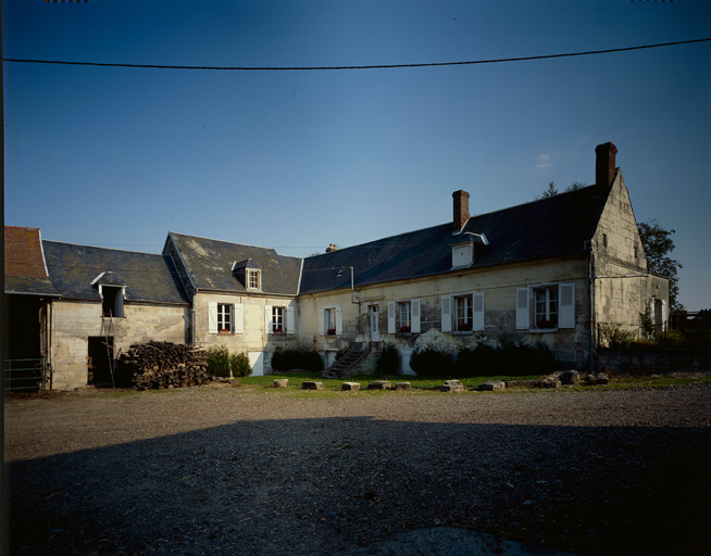 Vue de la cour.