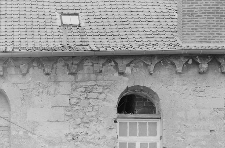 Détail de la corniche et élévation sud de la collégiale