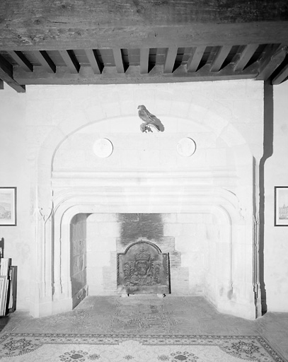 Vue de la cheminée et de l'aile sur rue situé au rez-de-chaussée