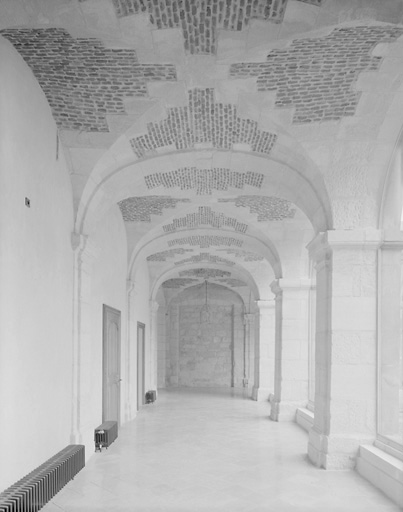 Vue de la galerie Ouest du cloître