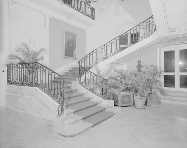 Vue du grand escalier qui distribuait les dortoirs