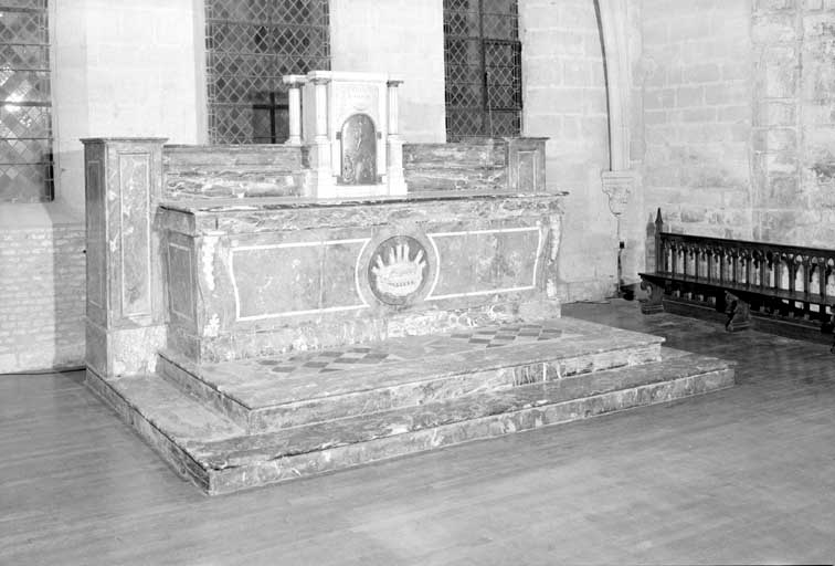 Autel, tabernacle, gradin d'autel