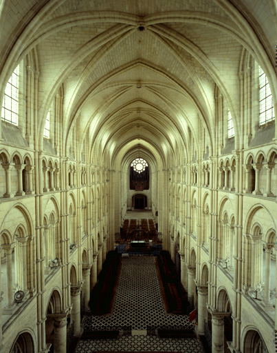 Vue intérieure de la voûte du bras sud du transept.