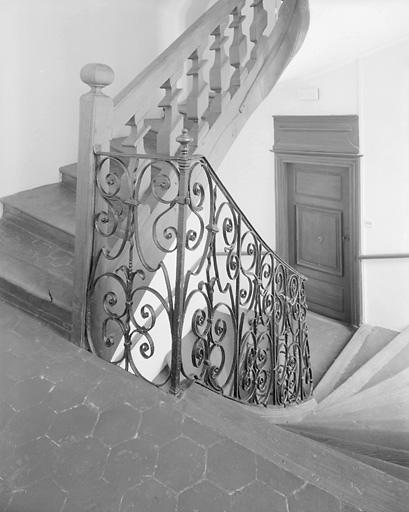 Vue depuis le palier du 1er étage de l'escalier