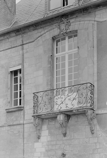 Détail du balcon situé à l'aile Est de l'abbaye