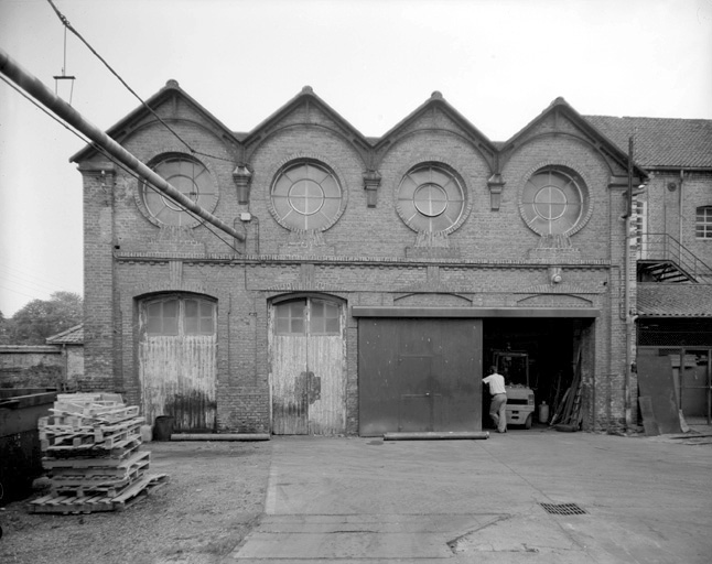 Ancienne chaufferie, actuellement dépôt.