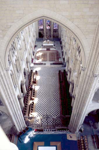 Vue intérieure du choeur depuis la tour-lanterne.