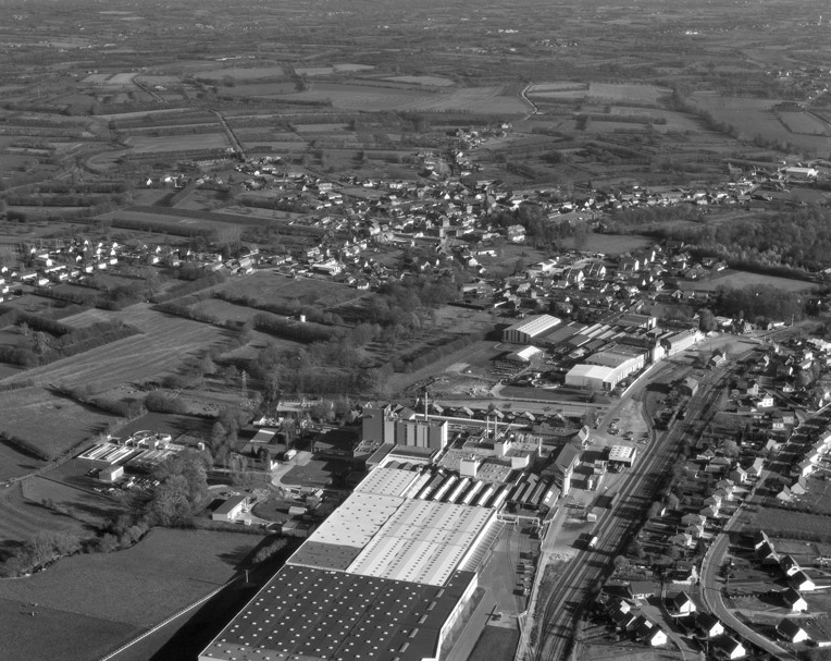Vue aérienne de l'usine, depuis l'ouest.