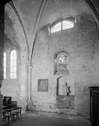 Vue intérieure du croisillon sud du transept; détail des ouvertures.