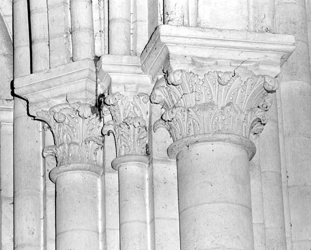 Chapiteau du 3e pilier du collatéral oriental du bras sud du transept.