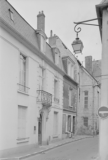 Vue d'ensemble depuis la rue.