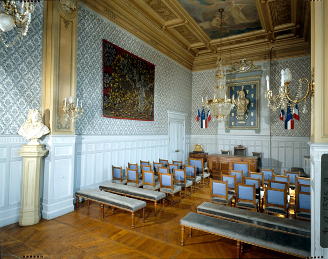 Salle des fêtes, vue d'ensemble.