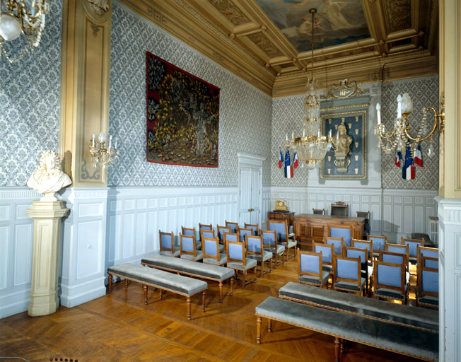 Salle des fêtes, vue d'ensemble.