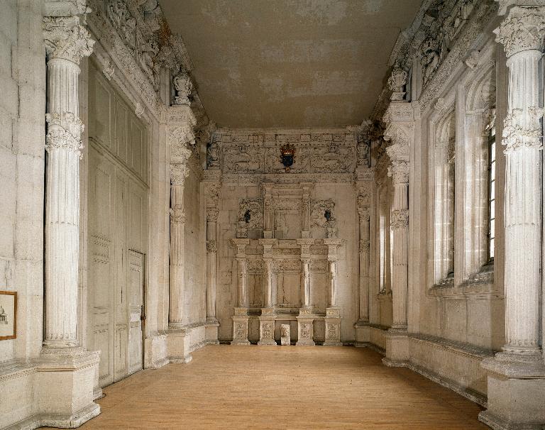 Vue intérieure de la chapelle, prise d'ouest en est.